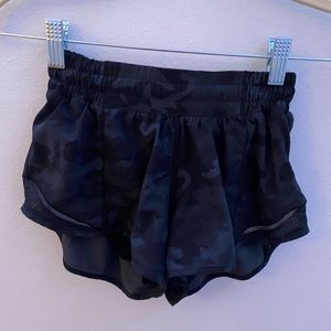 Black camo lululemon hotty hot shorts